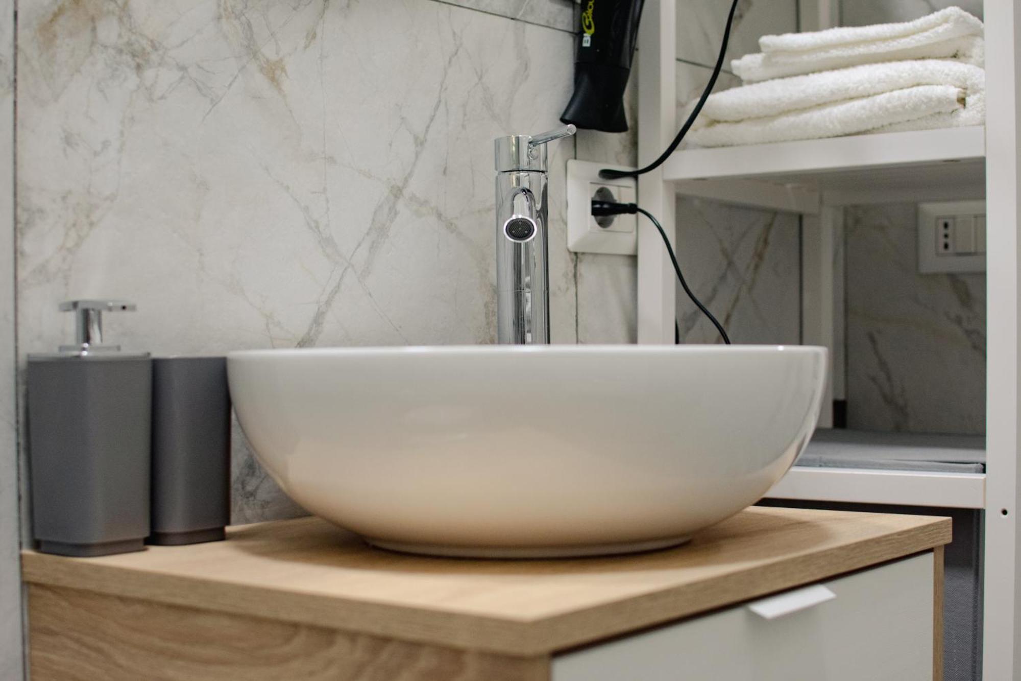Il Dubbio Ai Quartieri Spagnoli เนเปิลส์ ภายนอก รูปภาพ